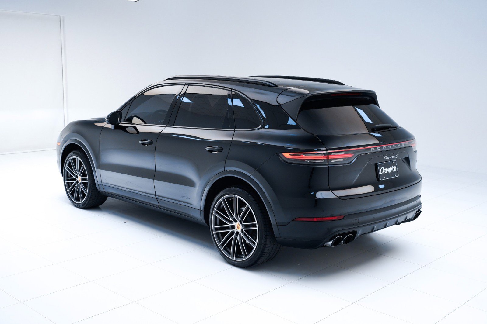 Used 2021 Porsche Cayenne S image 3