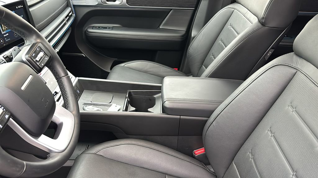 Used 2025 Hyundai Santa Fe Limited image 24