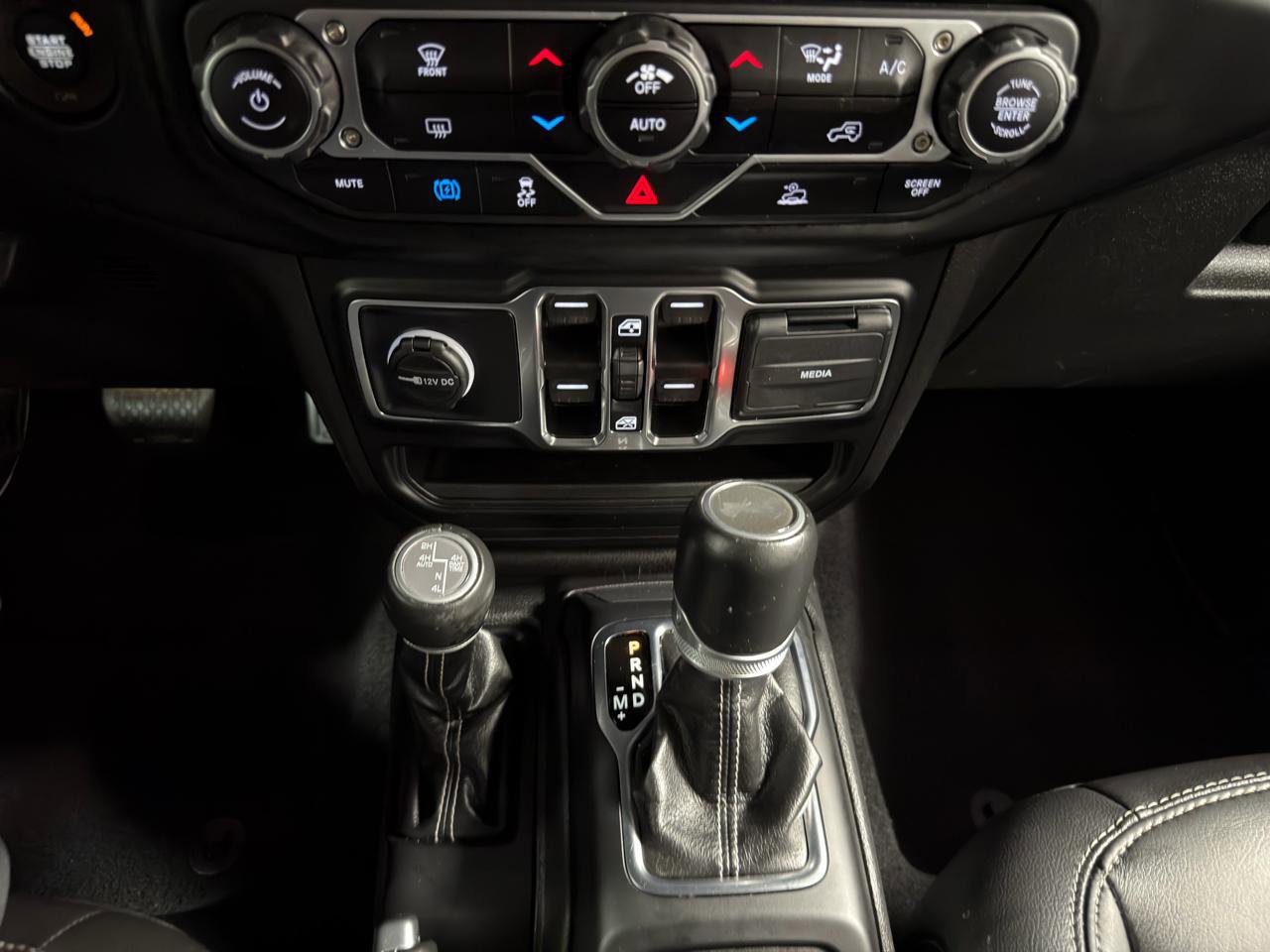 Used 2023 Jeep Wrangler Sahara AWD/4WD image 22