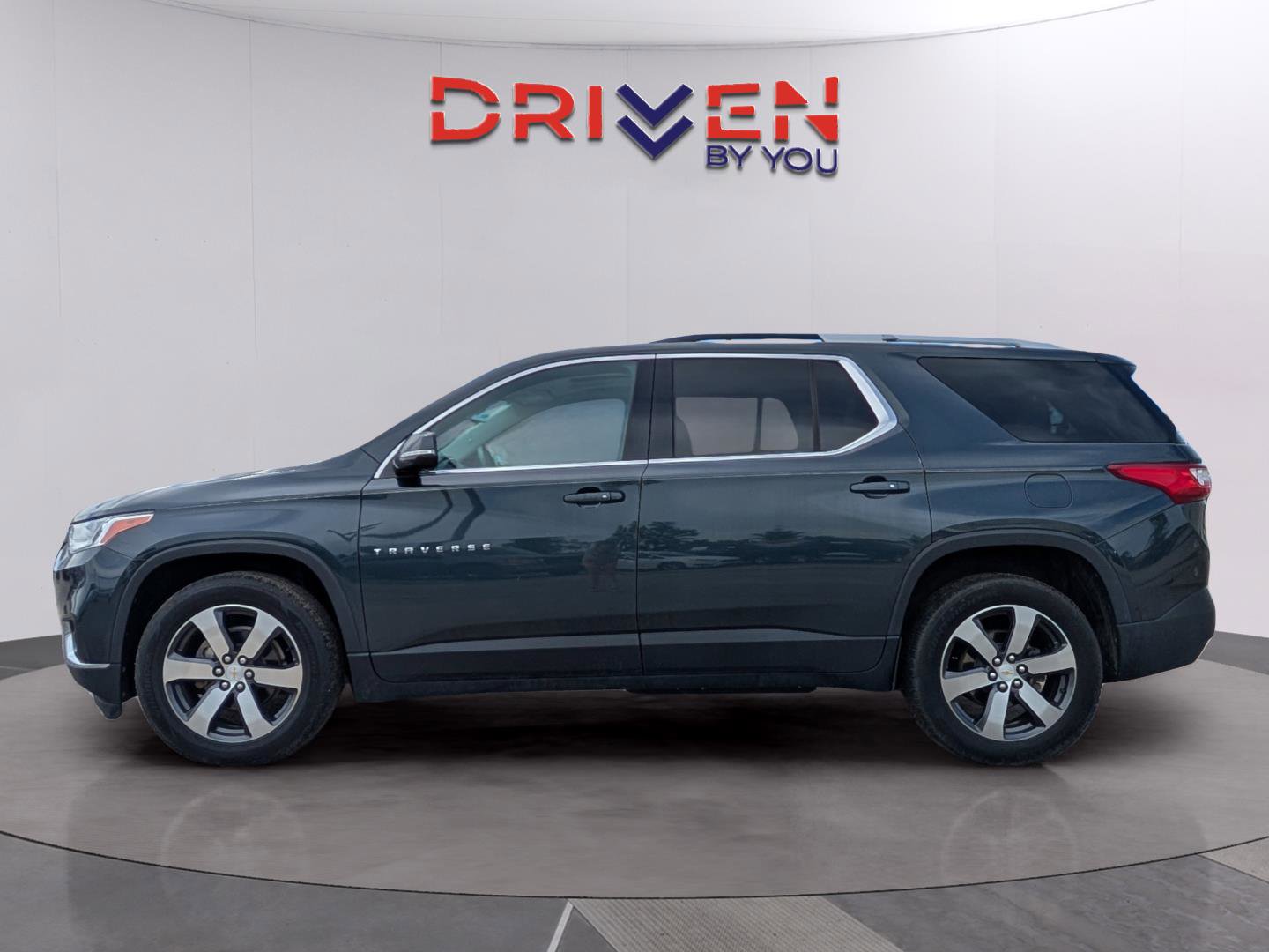 Used 2018 Chevrolet Traverse LT w/ LPO, Cargo Package image 2