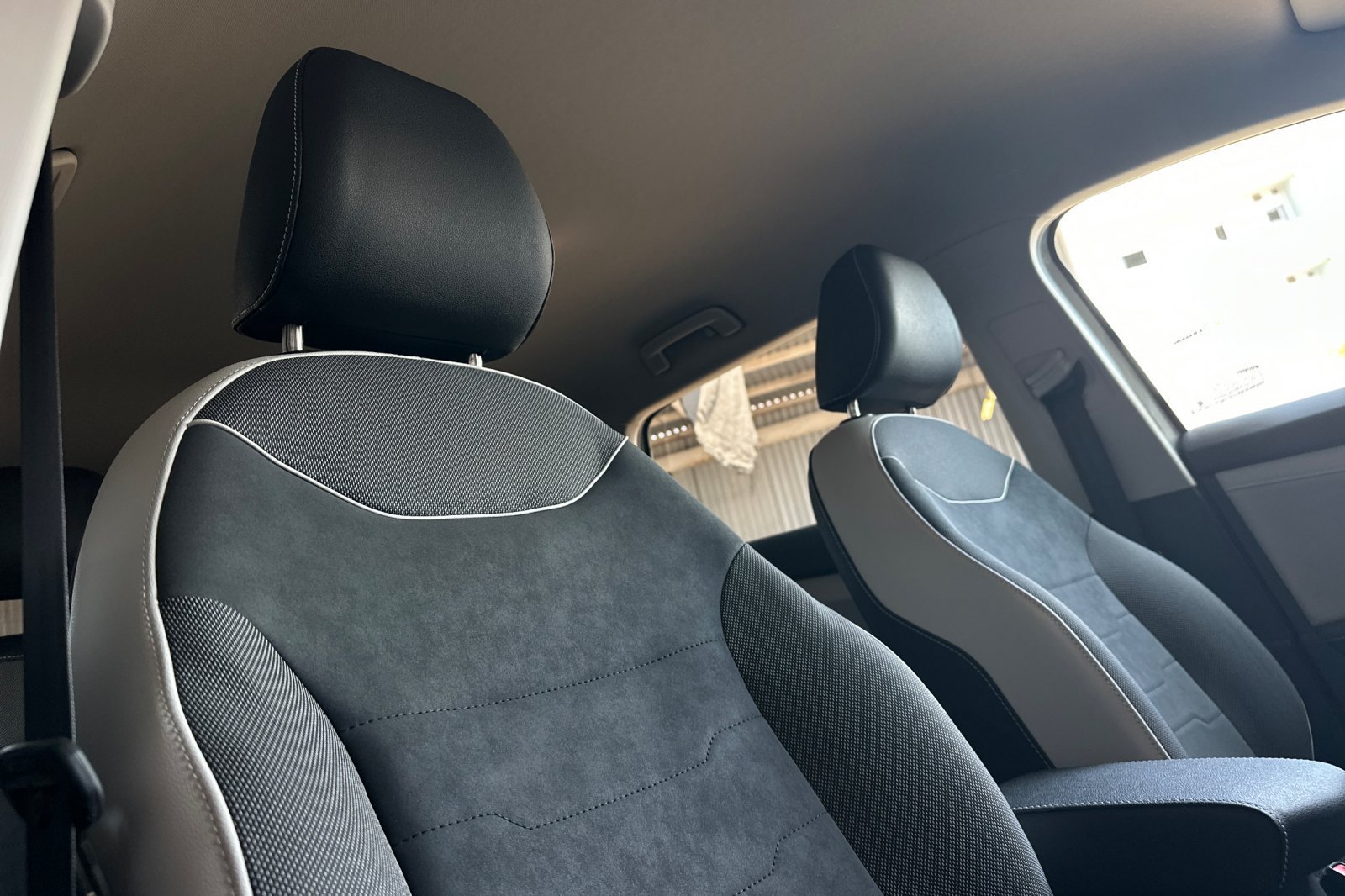 New 2027 Volkswagen Taos SE FWD image 15