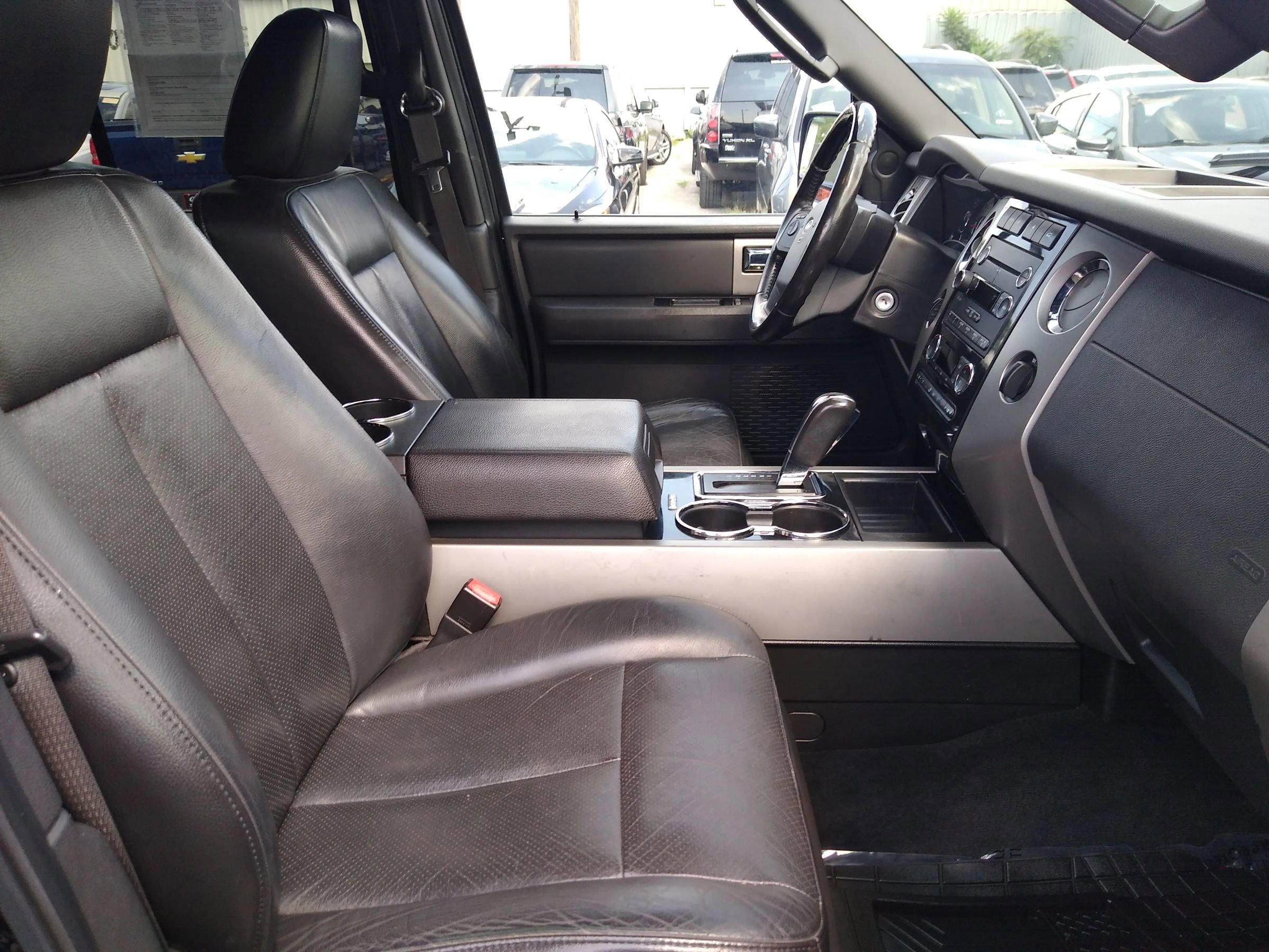 Used 2011 Ford Expedition Limited image 15