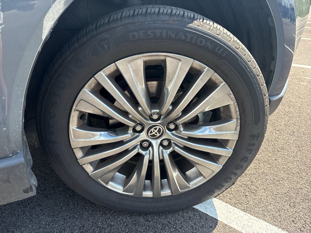 Used 2023 Toyota Venza XLE AWD/4WD image 15