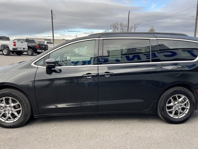 Used 2022 Chrysler Pacifica Touring image 6