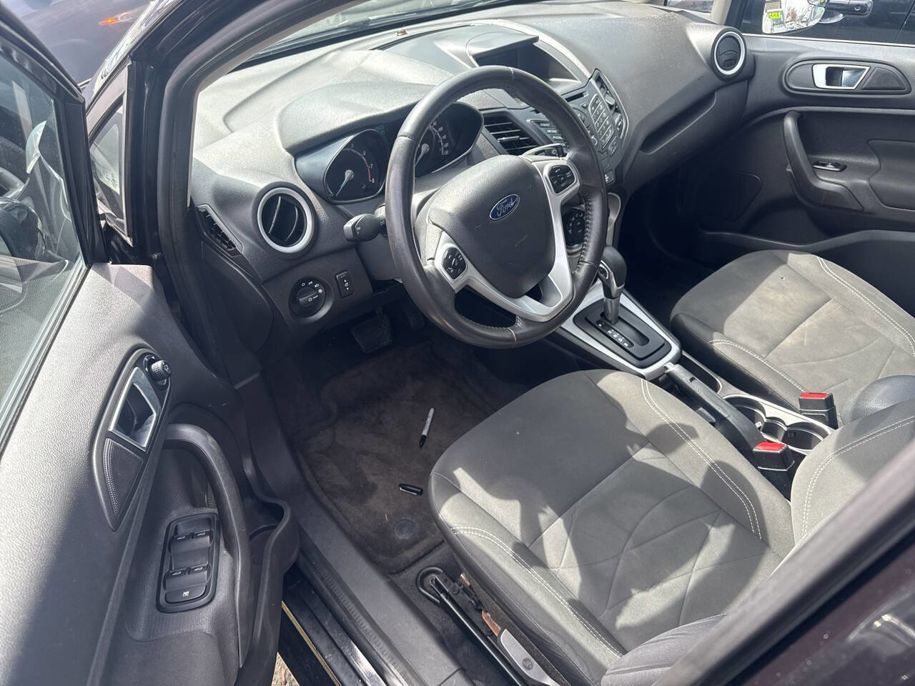Used 2015 Ford Fiesta SE image 6