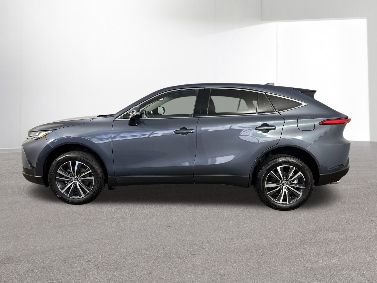 Used 2024 Toyota Venza LE image 28