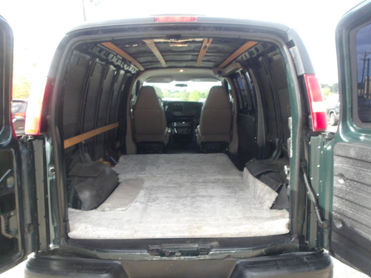 Used 2007 Chevrolet Express 1500 image 12