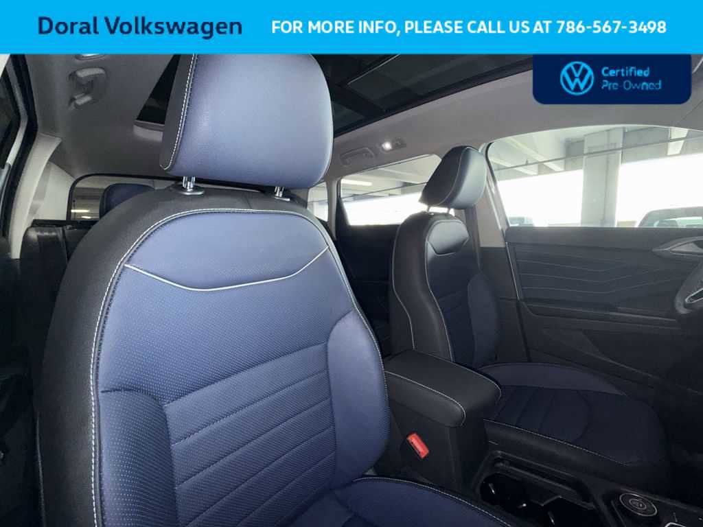 Used 2025 Volkswagen Taos SEL AWD/4WD image 27