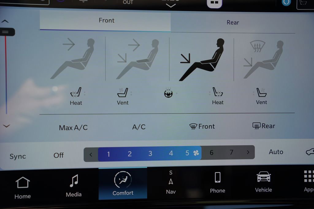 Used 2024 Chrysler Pacifica Premium image 31