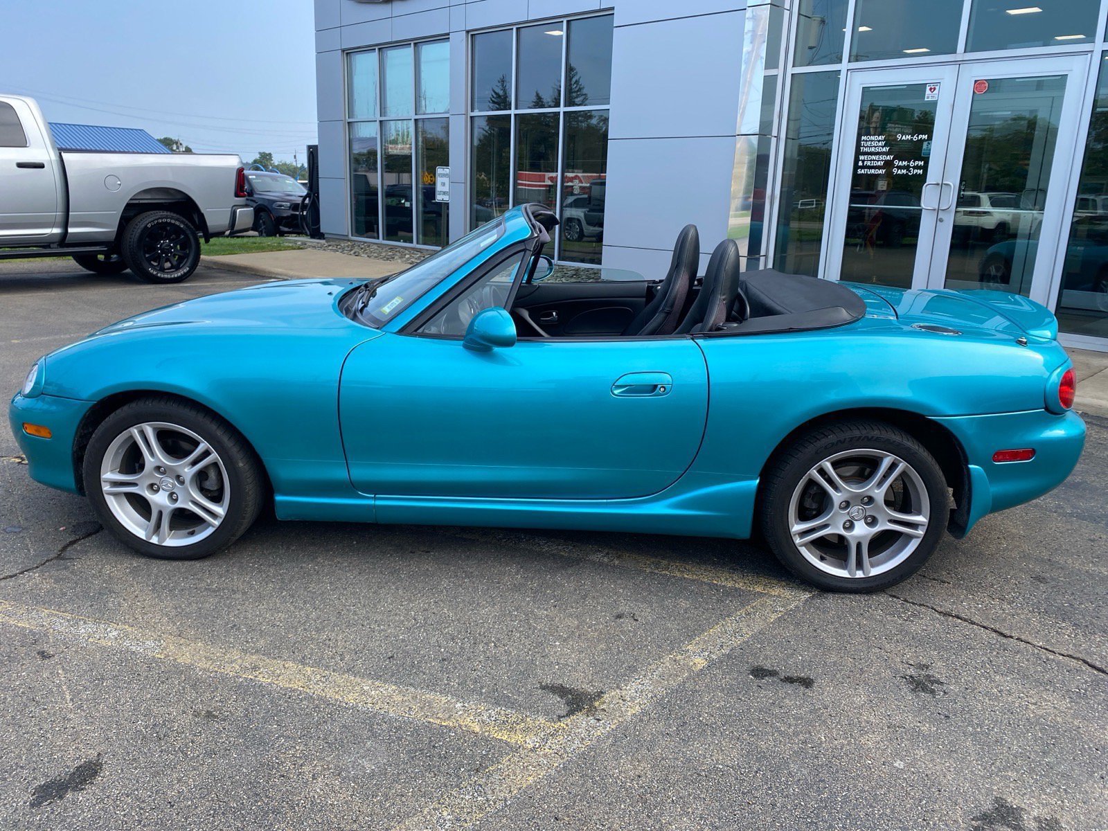 Used 2003 MAZDA MX-5 Miata RWD image 2