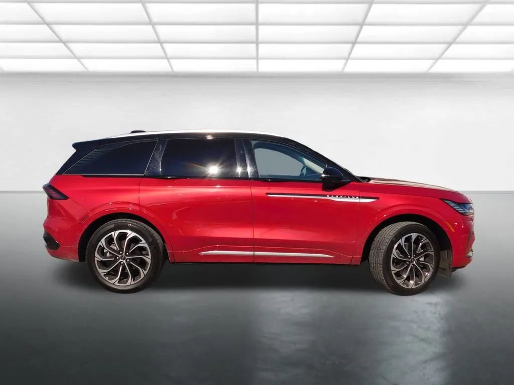 Used 2024 Lincoln Nautilus Reserve image 4