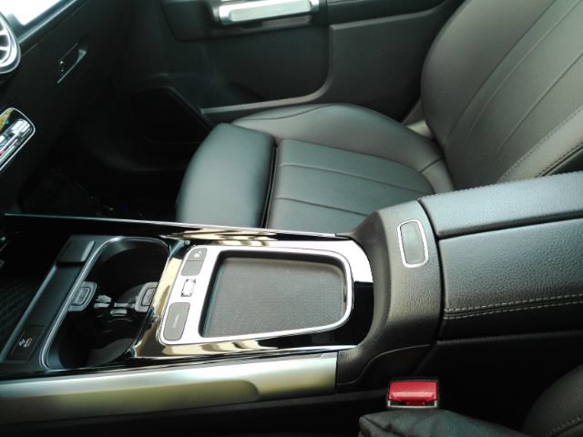 Used 2024 Mercedes-Benz GLB 250 w/ Exclusive Package image 42