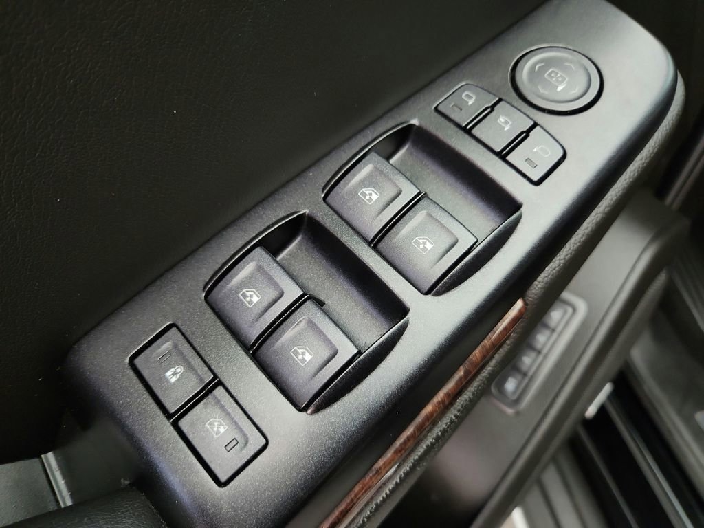 Used 2017 GMC Yukon SLT AWD/4WD image 24