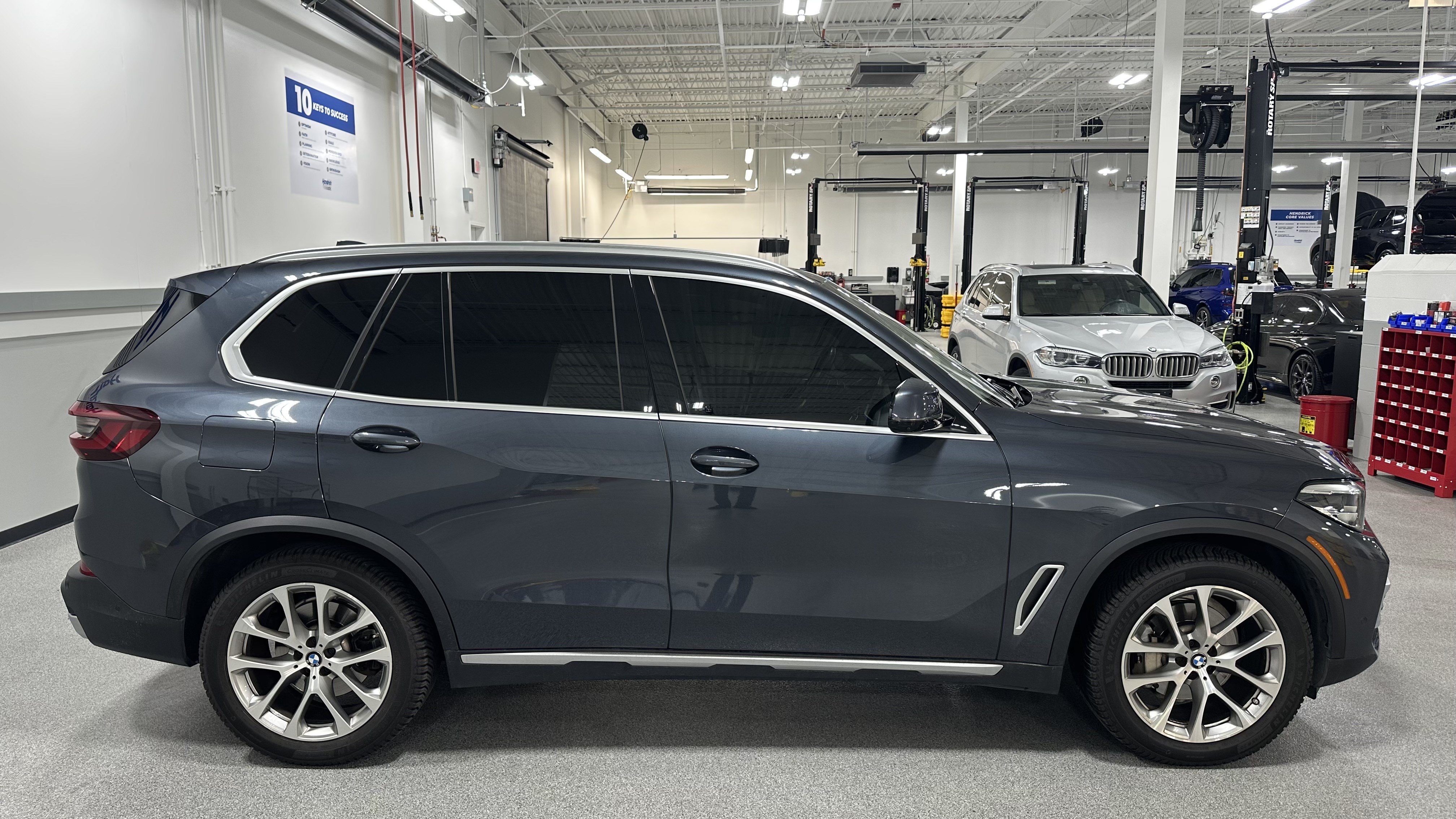 Used 2022 BMW X5 xDrive40i w/ Premium Package AWD/4WD image 11