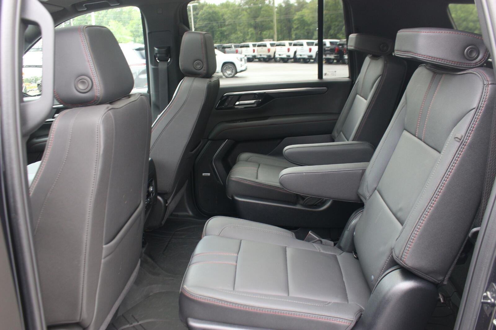 Used 2025 Chevrolet Suburban RST w/ RST Capability Package AWD/4WD image 33