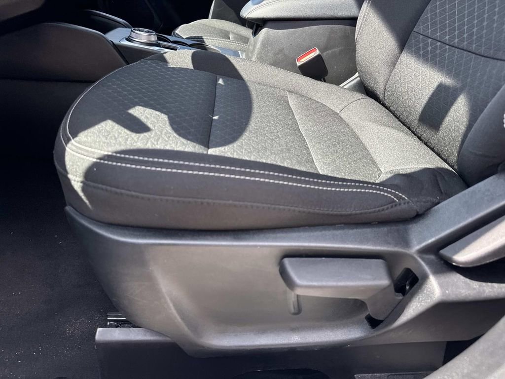 Used 2025 Ford Escape Active AWD/4WD image 18