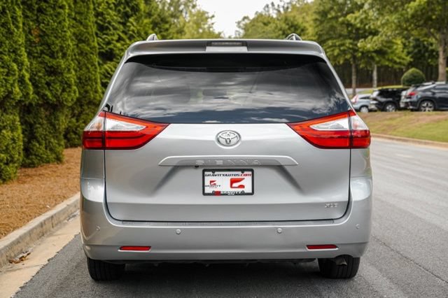 Used 2015 Toyota Sienna XLE w/ XLE Navigation Package FWD image 19