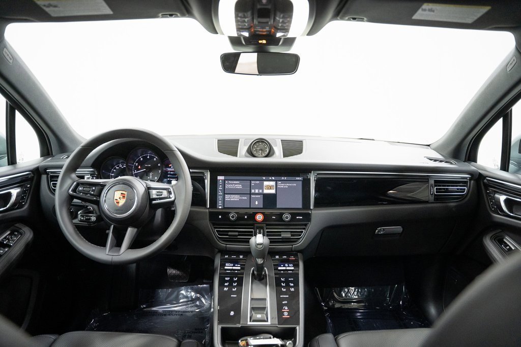 Used 2024 Porsche Macan image 11
