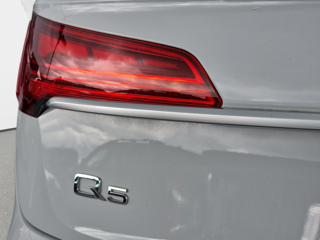 Used 2023 Audi Q5 2.0T Premium w/ Convenience Package AWD/4WD image 26