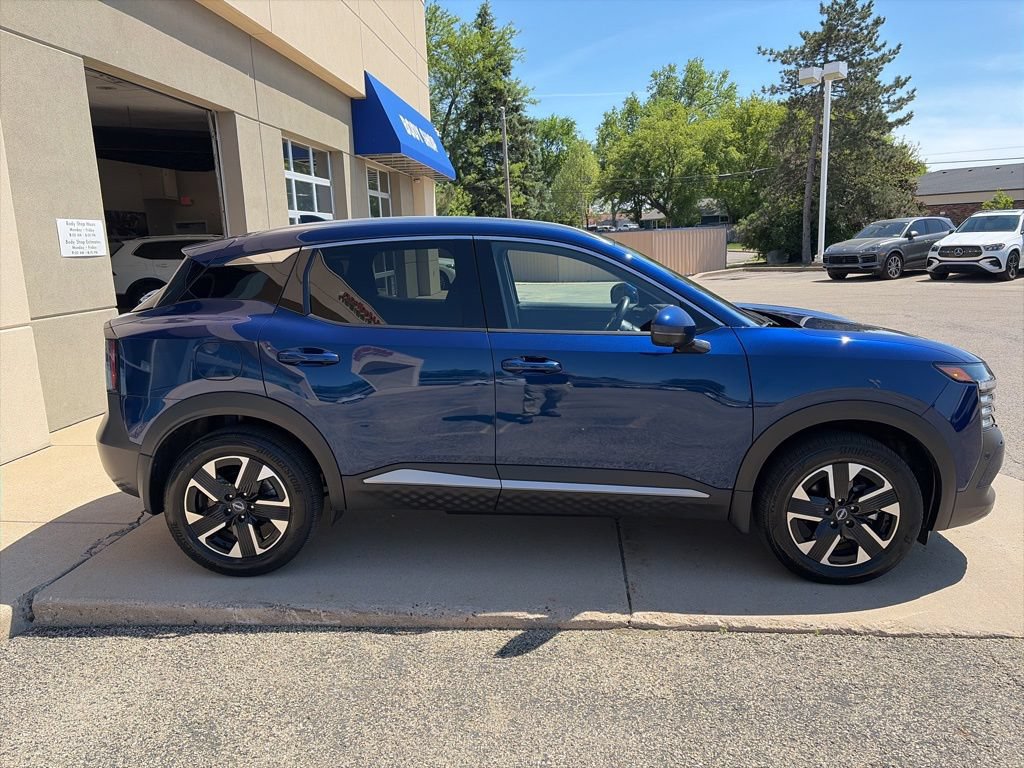 Used 2025 Nissan Kicks SR AWD/4WD image 9