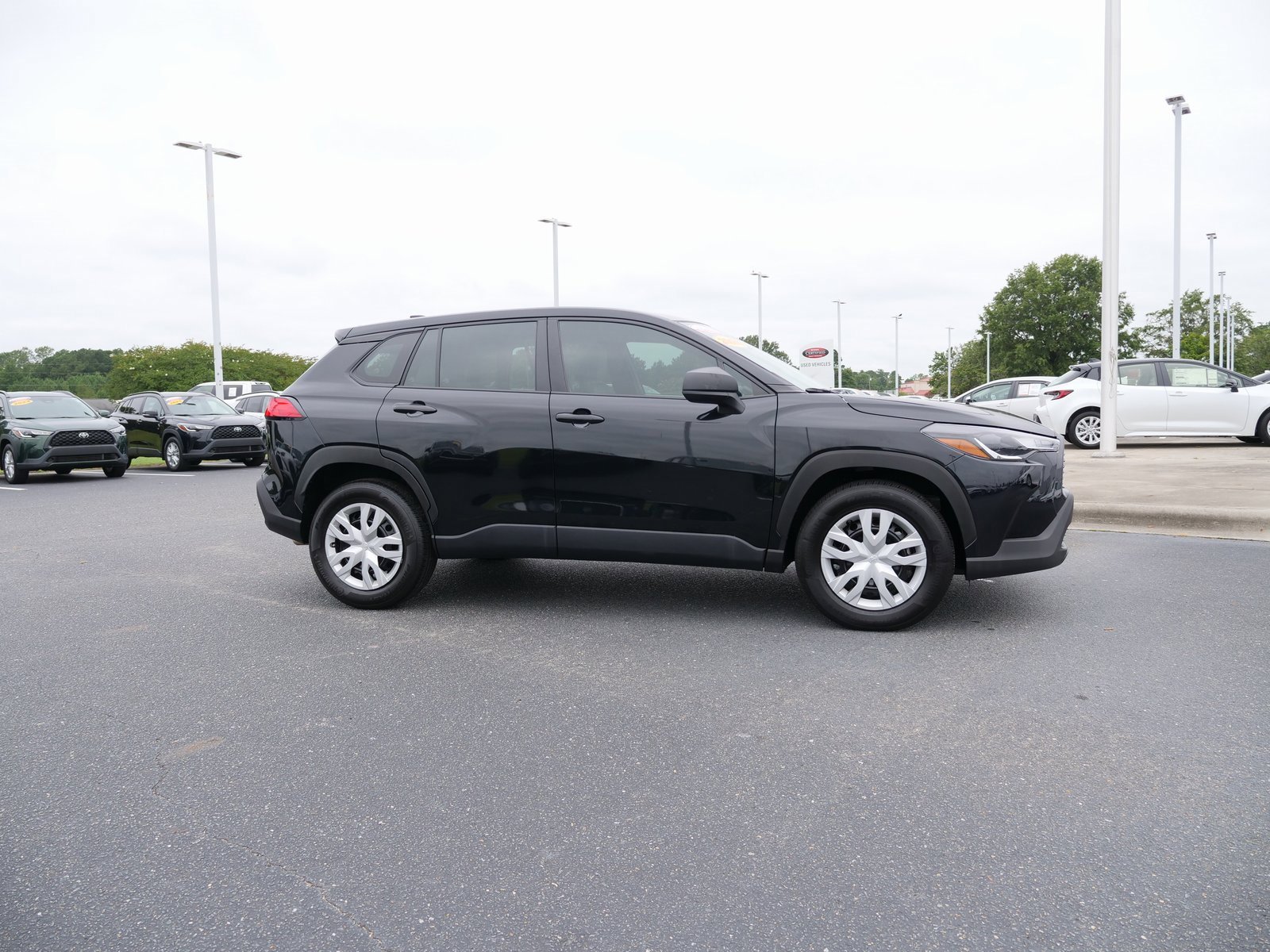 Used 2024 Toyota Corolla Cross L image 3