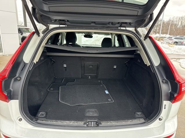 Used 2022 Volvo XC60 B5 Momentum image 29