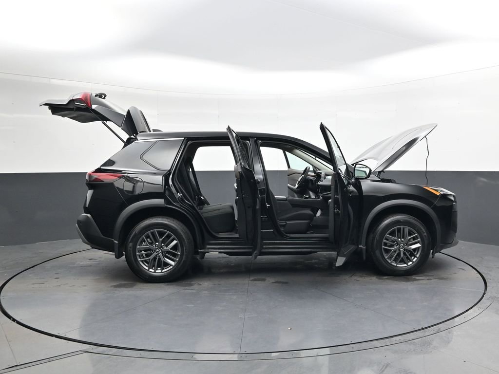 Used 2023 Nissan Rogue S image 41