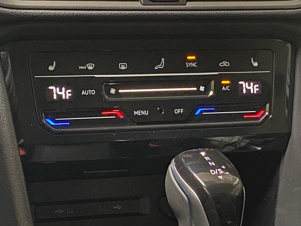 New 2025 Volkswagen Taos SE image 7