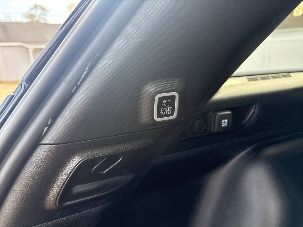 Used 2024 Jeep Grand Cherokee Limited w/ Luxury Tech Group II image 21