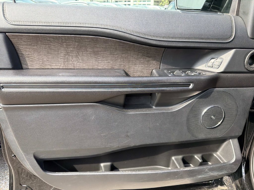 Used 2018 Ford Expedition Limited w/ Equipment Group 302A RWD image 19