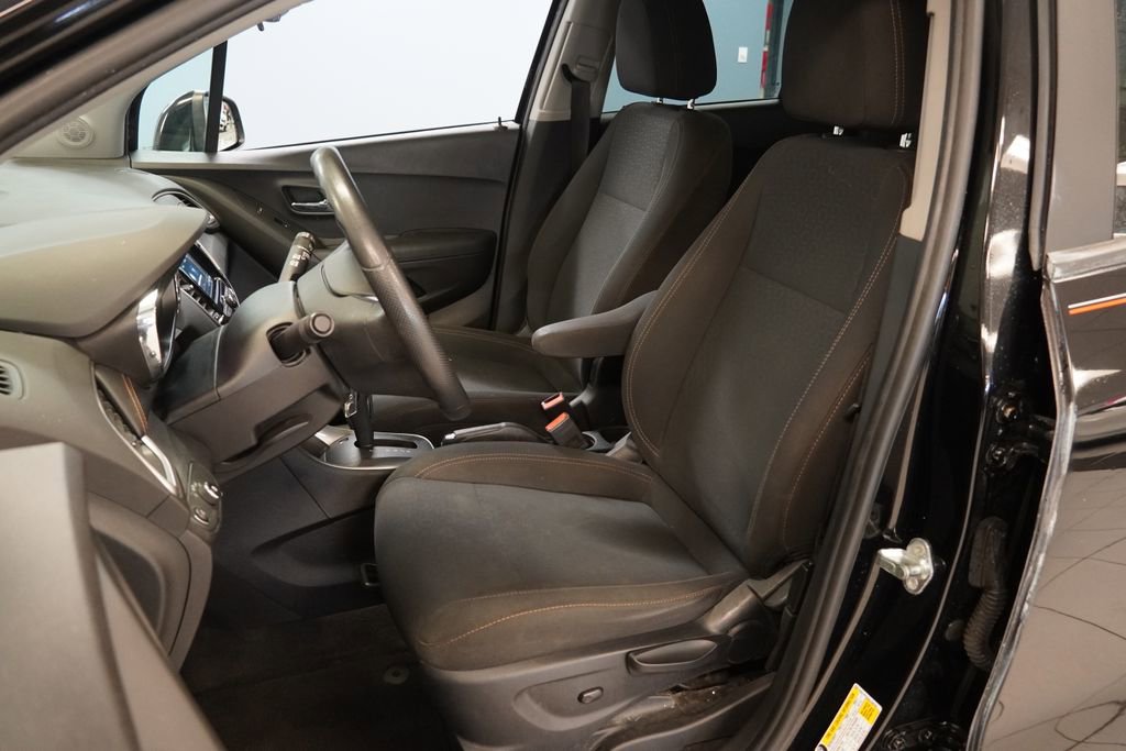 Used 2018 Chevrolet Trax LS FWD image 3