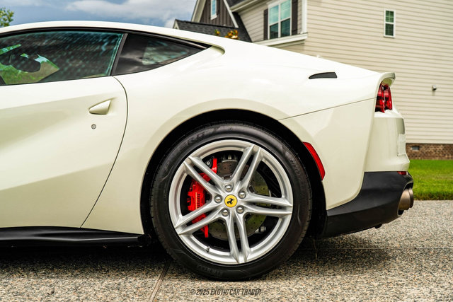 Used 2019 Ferrari 812 Superfast image 5