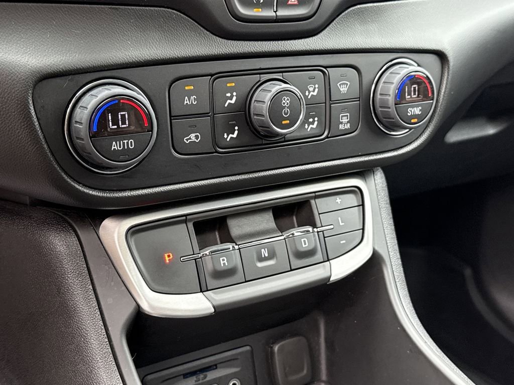 Used 2022 GMC Terrain SLT w/ Elevation Edition image 19