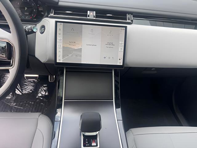 New 2026 Land Rover Range Rover Velar Dynamic SE AWD/4WD image 21