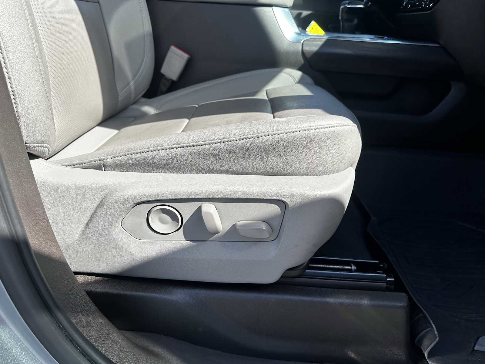 Used 2023 GMC Sierra 1500 SLT w/ SLT Premium Package image 30