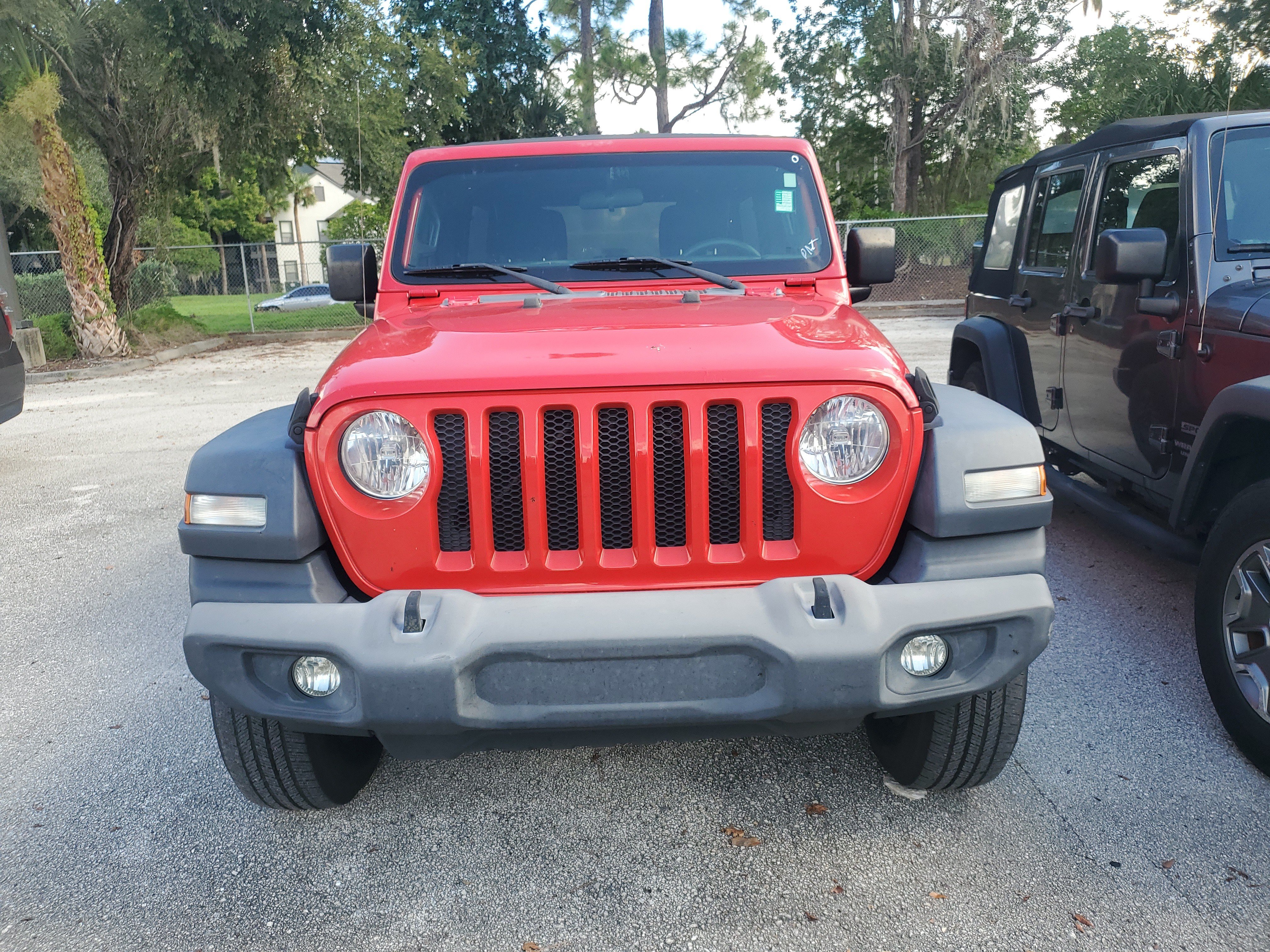 Used 2018 Jeep Wrangler Unlimited Sport AWD/4WD image 3