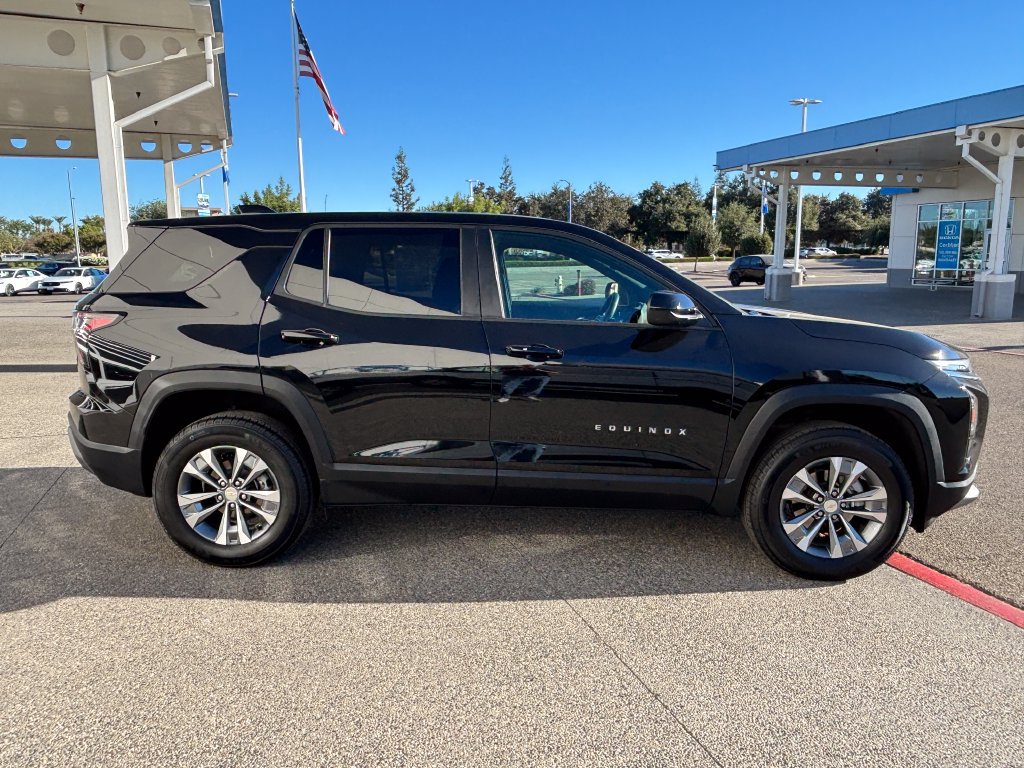 Used 2026 Chevrolet Equinox LT AWD/4WD image 4