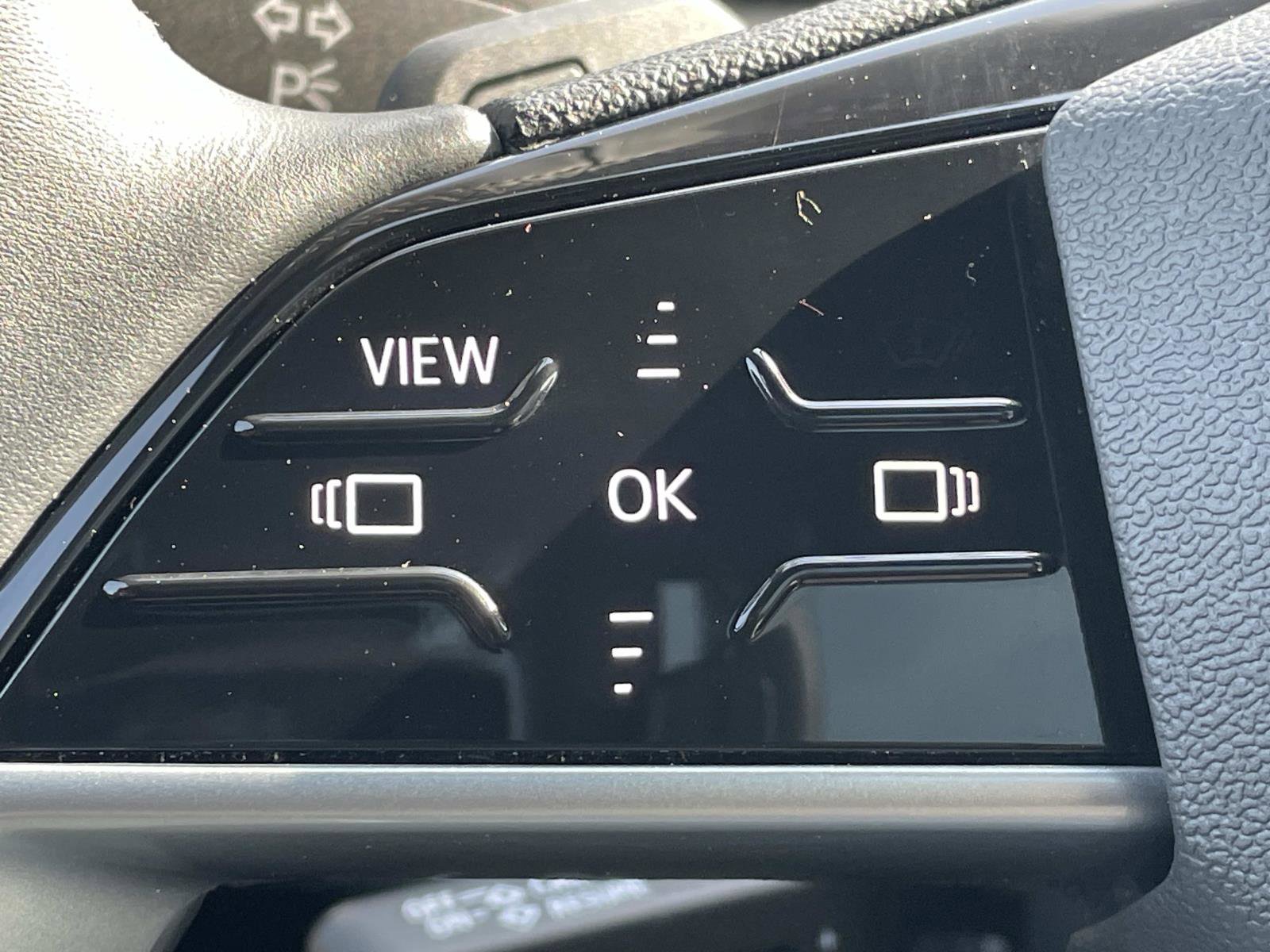 Used 2025 Audi Q5 Premium w/ Convenience Package image 23