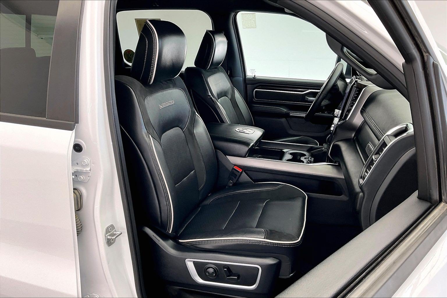 Used 2025 RAM 1500 Laramie AWD/4WD image 6