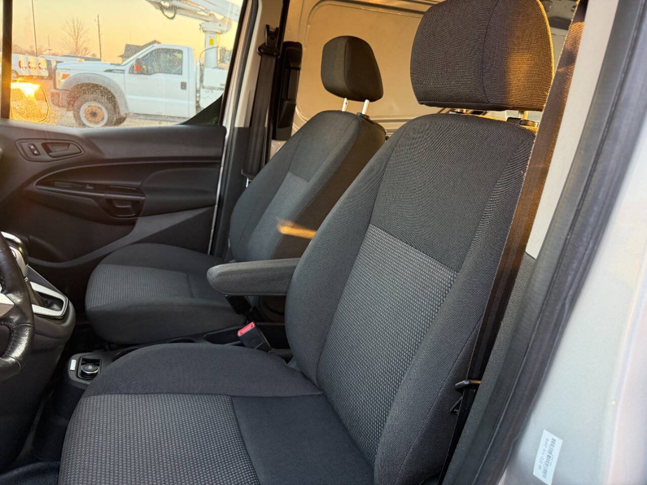 Used 2017 Ford Transit Connect XL FWD image 16