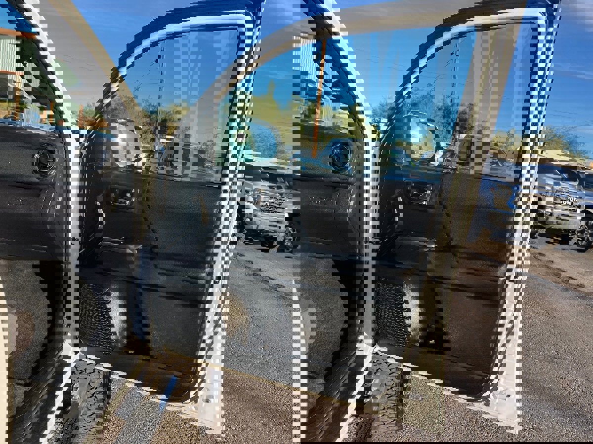 Used 2016 Toyota Tacoma TRD Sport image 36