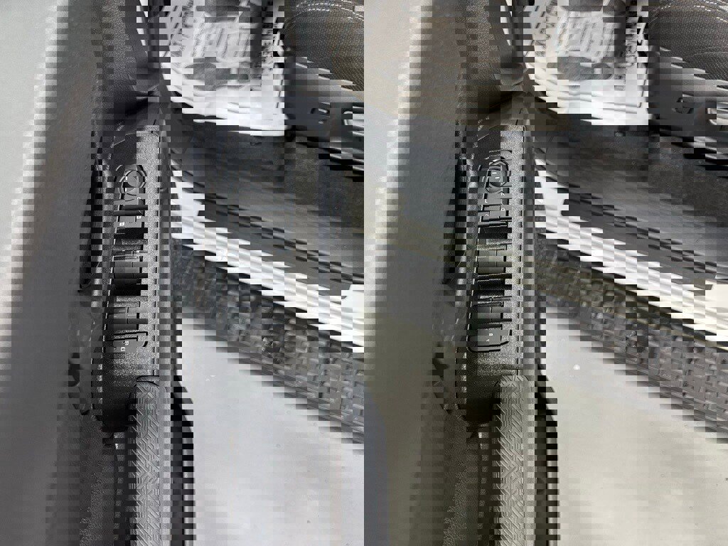 Used 2025 Toyota 4Runner TRD Off-Road image 9