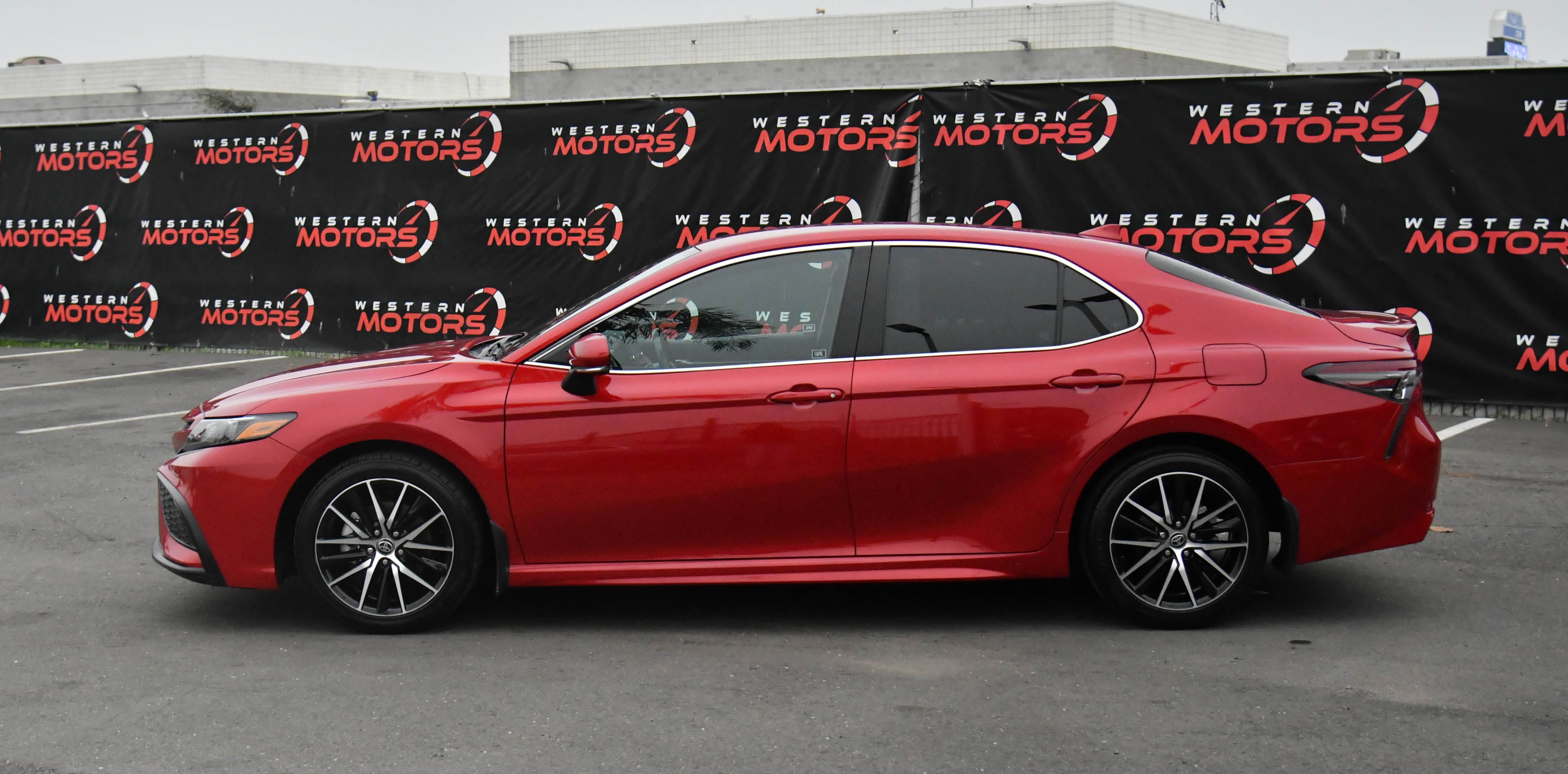 Used 2023 Toyota Camry SE image 4