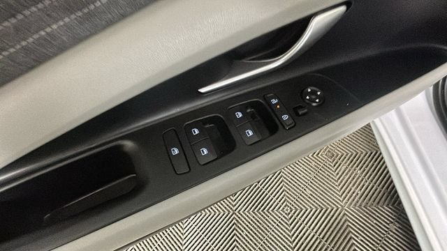 Used 2024 Hyundai Elantra Limited FWD image 11
