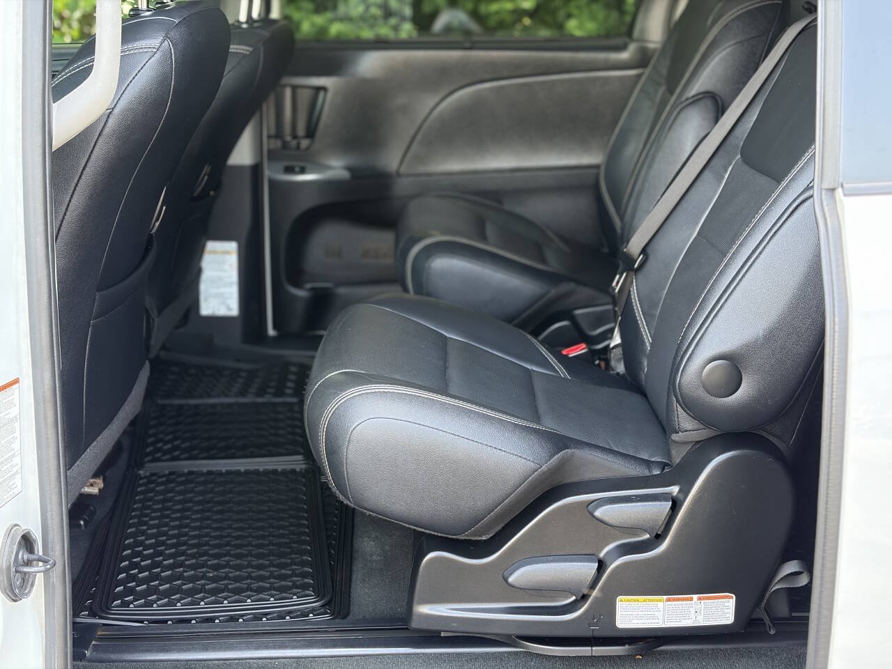 Used 2017 Toyota Sienna SE Premium FWD image 17