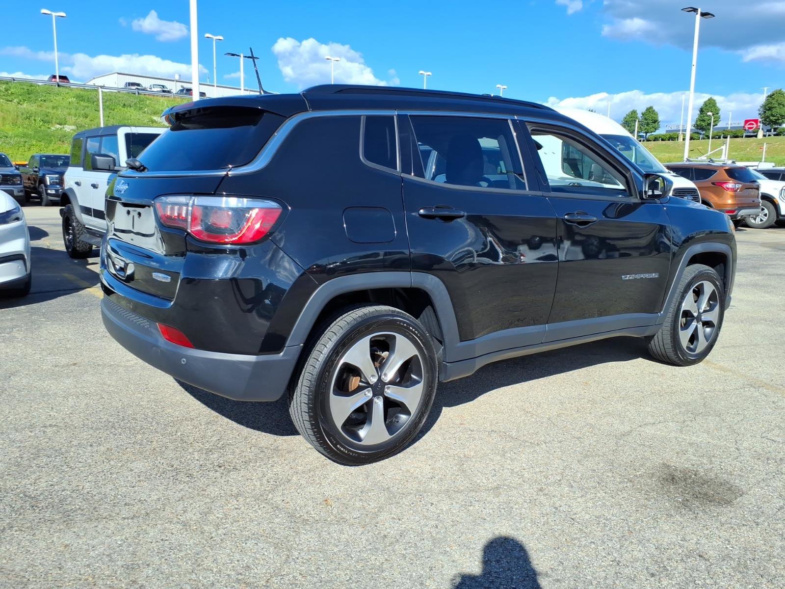 Used 2019 Jeep Compass Latitude w/ Popular Equipment Group AWD/4WD image 3