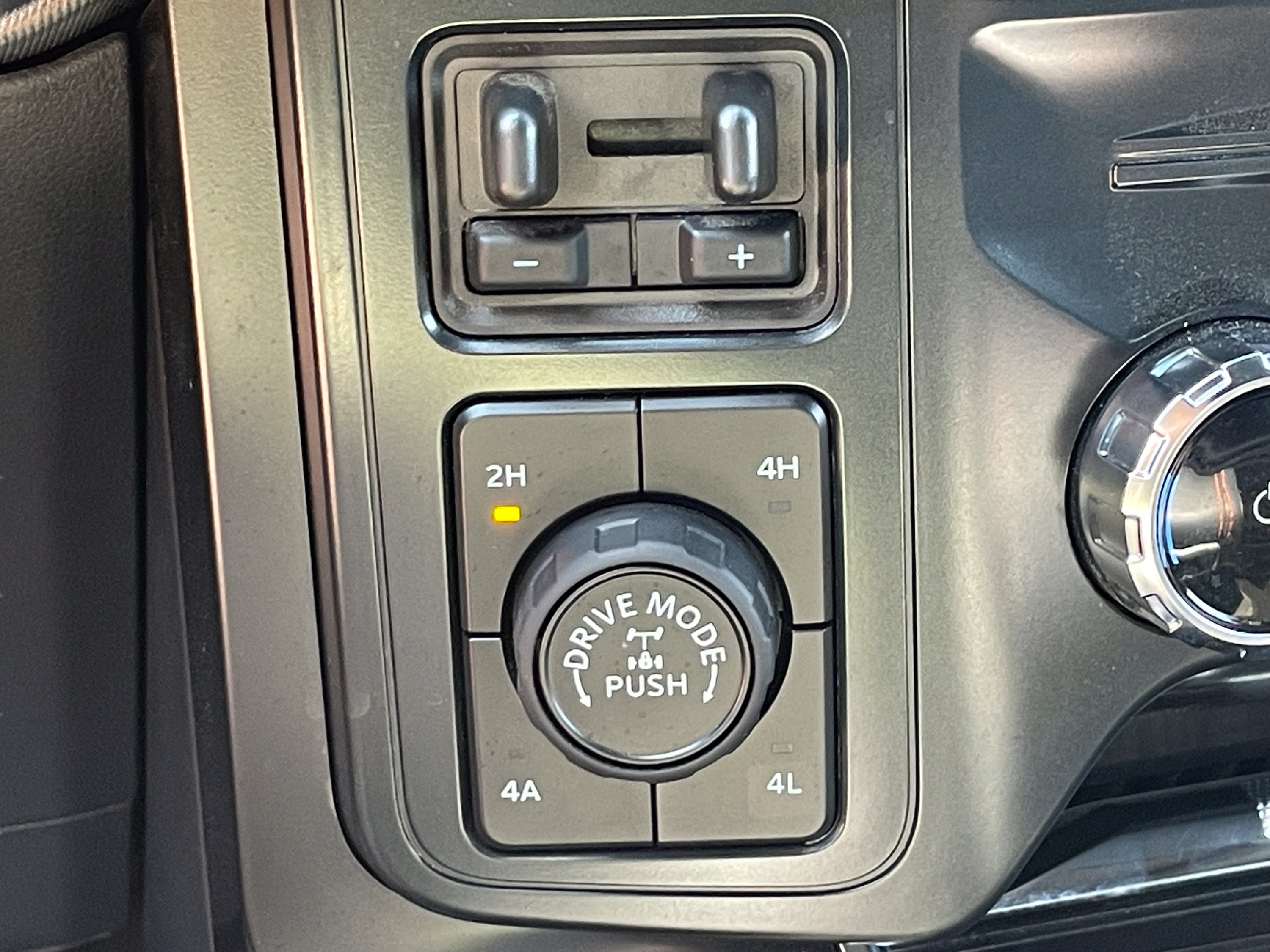 Used 2025 Ford F150 Raptor AWD/4WD image 32