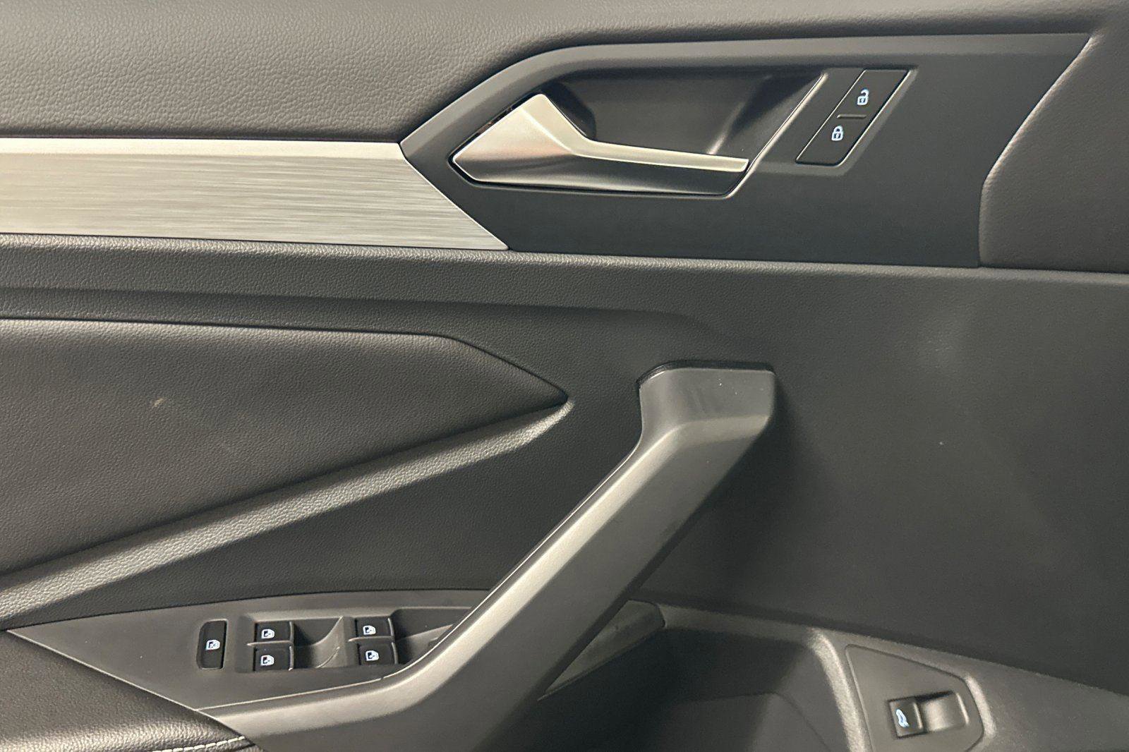 New 2025 Volkswagen Jetta SE image 10