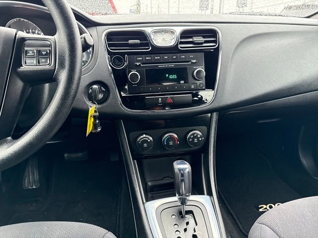 Used 2013 Chrysler 200 LX image 20