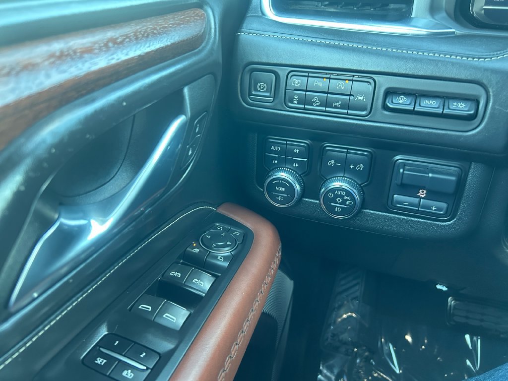 Used 2023 GMC Yukon Denali Ultimate AWD/4WD image 19